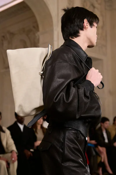 Look 38
